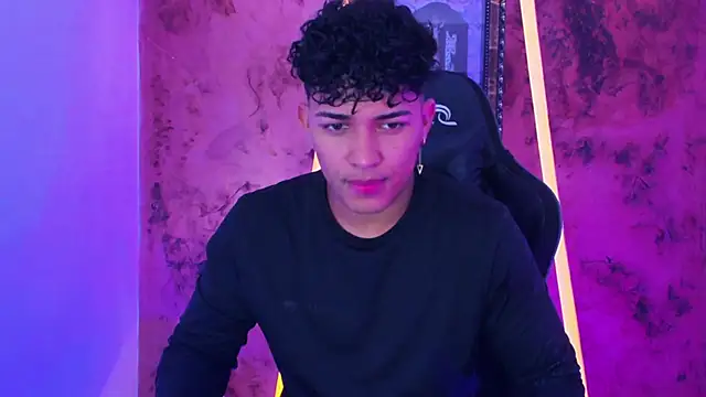 Snapshot of jamescurli_ chatting on 01-23-25, 04:09 jamescurli online show from 01-23-25, 04:09