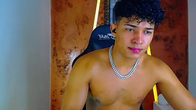 Snapshot of jamescurli_ chatting on 02-01-25, 07:26 jamescurli online show from 02-01-25, 07:26