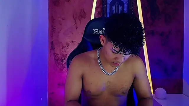 Snapshot of jamescurli_ chatting on 02-03-25, 04:57 jamescurli online show from 02-03-25, 04:57