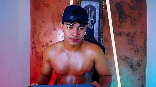 Snapshot of jamescurli_ chatting on 02-13-25, 04:00 jamescurli online show from 02-13-25, 04:00