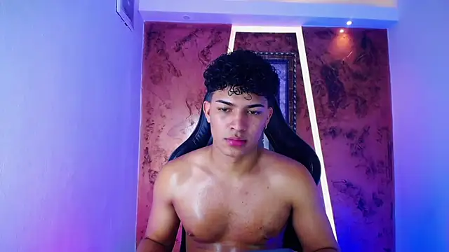 Snapshot of jamescurli_ chatting on 02-22-25, 10:07 jamescurli online show from 02-22-25, 10:07