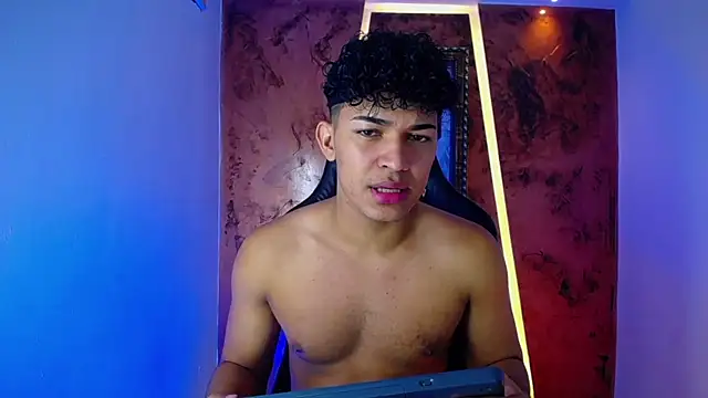 Snapshot of jamescurli_ chatting on 02-24-25, 04:38 jamescurli online show from 02-24-25, 04:38
