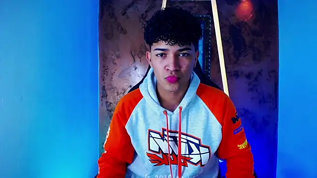 Snapshot of jamescurli_ chatting on 02-27-25, 03:47 jamescurli online show from 02-27-25, 03:47
