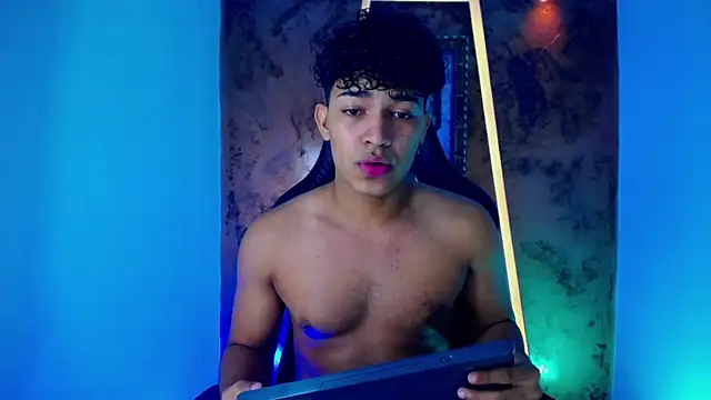 Snapshot of jamescurli_ chatting on 03-01-25, 04:15 jamescurli online show from 03-01-25, 04:15