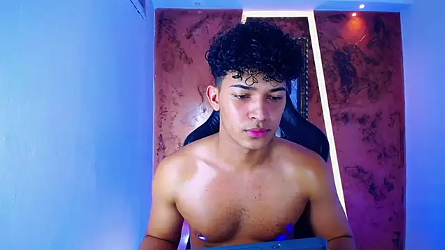 Snapshot of jamescurli_ chatting on 03-03-25, 12:05 jamescurli online show from 03-03-25, 12:05