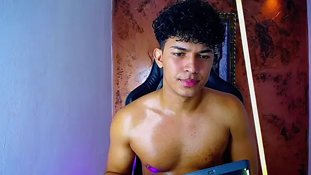 Snapshot of jamescurli_ chatting on 03-07-25, 11:18 jamescurli online show from 03-07-25, 11:18