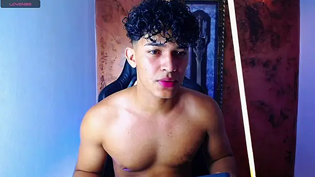 Snapshot of jamescurli_ chatting on 03-14-25, 07:59 jamescurli online show from 03-14-25, 07:59
