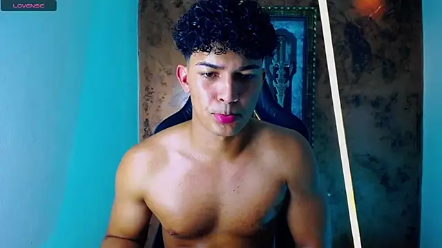 Snapshot of jamescurli_ chatting on 03-15-25, 01:51 jamescurli online show from 03-15-25, 01:51