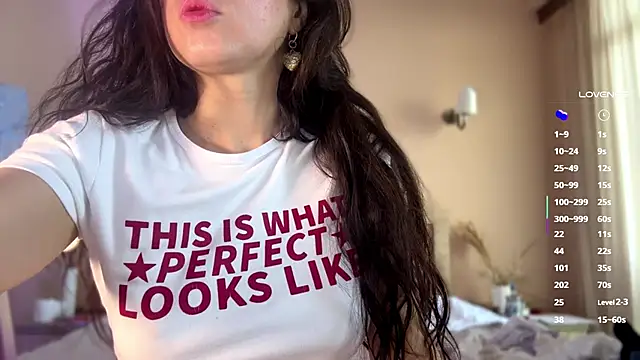 Snapshot of Lora_Squirt chatting on 11-05-25, 08:25 Lora Squirt online show from 11-05-25, 08:25