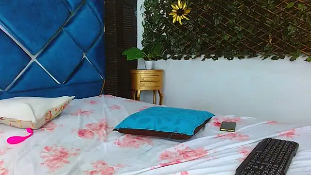 Snapshot of EstrellaRuizz chatting on 10-12-25, 02:54 EstrellaRuizz online show from 10-12-25, 02:54