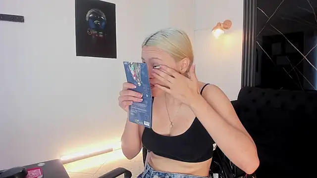 Snapshot of miacarperr1 chatting on 02-12-26, 08:26 miacarperr1 online show from 02-12-26, 08:26