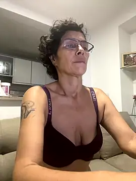 Snapshot of MireyaTorresGu chatting on 09-10-25, 10:54 MireyaTorresGu online show from 09-10-25, 10:54