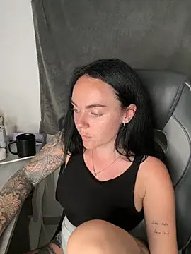 yorkshiregal online show from 10-22-25, 08:19