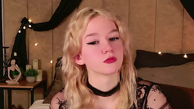 NaomiLoys online show from 02-22-25, 06:41