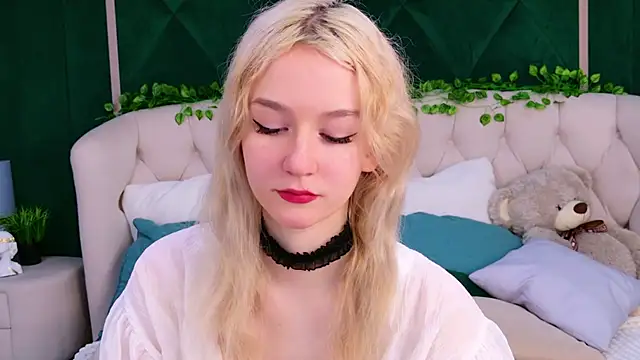 NaomiLoys online show from 03-06-25, 08:48