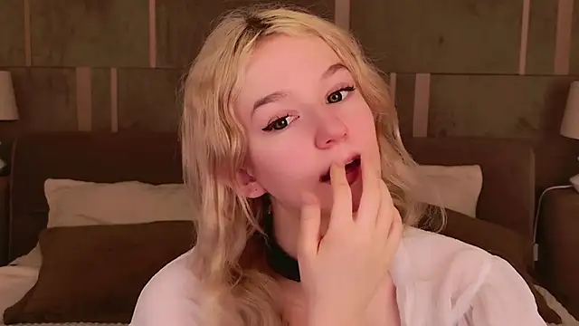 NaomiLoys online show from 03-10-25, 04:17