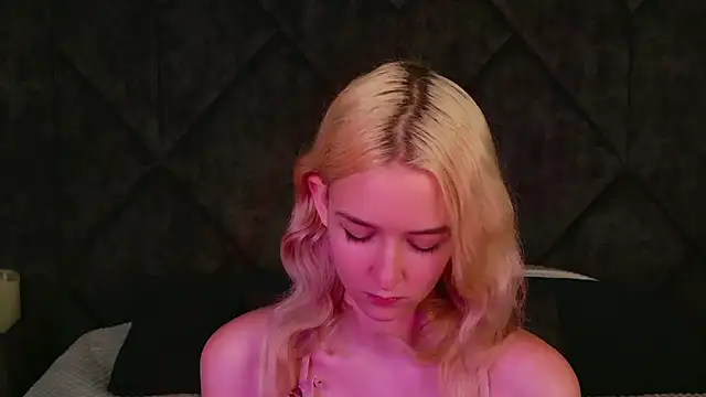 NaomiLoys online show from 09-13-25, 09:03