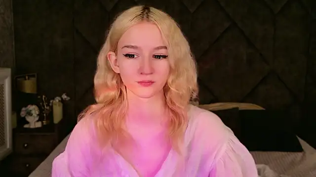 Snapshot of NaomiLoys chatting on 11-14-25, 10:58 NaomiLoys online show from 11-14-25, 10:58