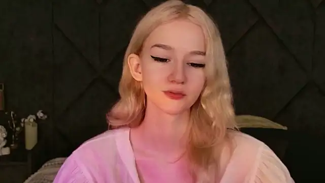 Snapshot of NaomiLoys chatting on 11-16-25, 10:54 NaomiLoys online show from 11-16-25, 10:54