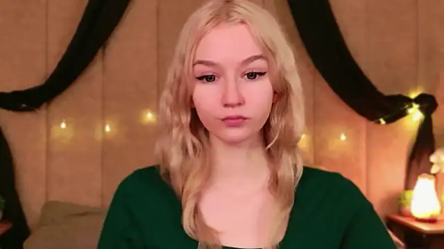 Snapshot of NaomiLoys chatting on 11-24-25, 10:59 NaomiLoys online show from 11-24-25, 10:59