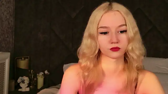 Snapshot of NaomiLoys chatting on 12-02-25, 03:51 NaomiLoys online show from 12-02-25, 03:51