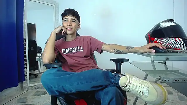 Snapshot of Zacktk7 chatting on 12-02-24, 11:07 Zacktk7 online show from 12-02-24, 11:07