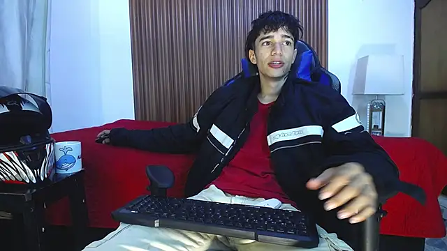 Snapshot of Zacktk7 chatting on 12-14-24, 02:10 Zacktk7 online show from 12-14-24, 02:10