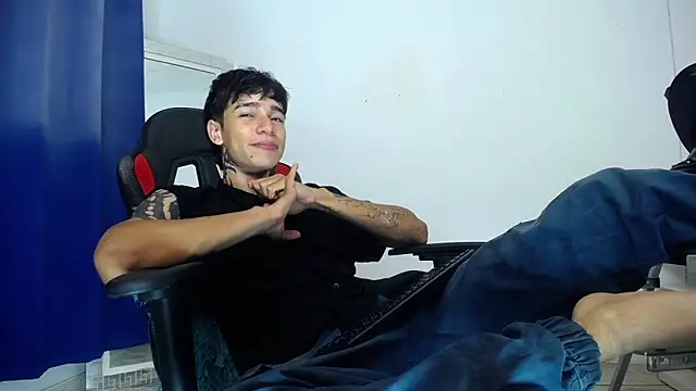 Snapshot of Zacktk7 chatting on 12-20-24, 02:08 Zacktk7 online show from 12-20-24, 02:08