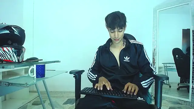 Snapshot of Zacktk7 chatting on 12-24-24, 09:11 Zacktk7 online show from 12-24-24, 09:11