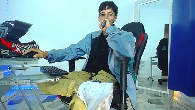 Snapshot of Zacktk7 chatting on 12-30-24, 11:17 Zacktk7 online show from 12-30-24, 11:17