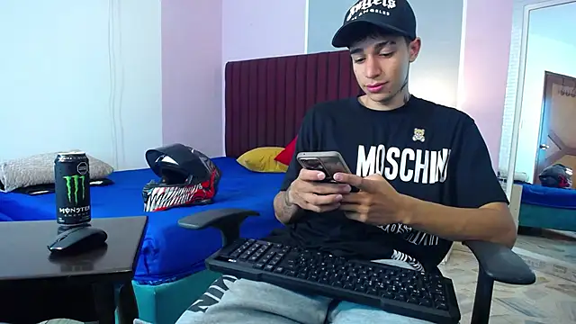 Snapshot of Zacktk7 chatting on 01-03-25, 09:05 Zacktk7 online show from 01-03-25, 09:05