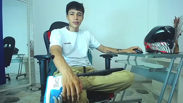 Snapshot of Zacktk7 chatting on 01-06-25, 09:00 Zacktk7 online show from 01-06-25, 09:00