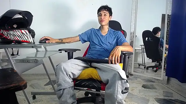 Snapshot of Zacktk7 chatting on 01-15-25, 08:16 Zacktk7 online show from 01-15-25, 08:16