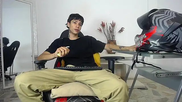 Snapshot of Zacktk7 chatting on 01-20-25, 07:14 Zacktk7 online show from 01-20-25, 07:14