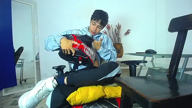 Snapshot of Zacktk7 chatting on 01-25-25, 01:52 Zacktk7 online show from 01-25-25, 01:52