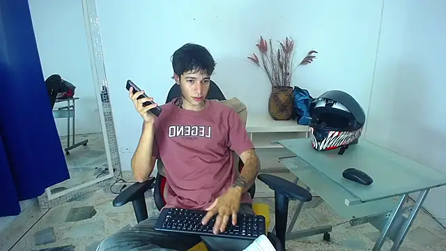 Snapshot of Zacktk7 chatting on 01-27-25, 05:04 Zacktk7 online show from 01-27-25, 05:04