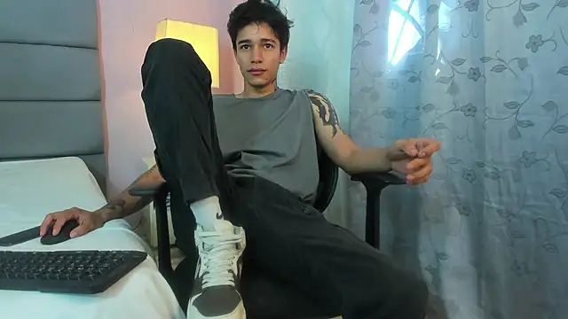 Snapshot of Zacktk7 chatting on 01-29-25, 02:32 Zacktk7 online show from 01-29-25, 02:32