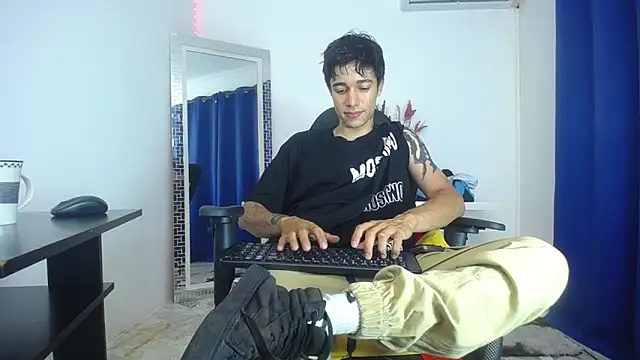 Snapshot of Zacktk7 chatting on 01-31-25, 08:43 Zacktk7 online show from 01-31-25, 08:43