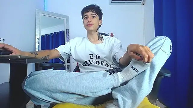 Snapshot of Zacktk7 chatting on 02-01-25, 05:05 Zacktk7 online show from 02-01-25, 05:05