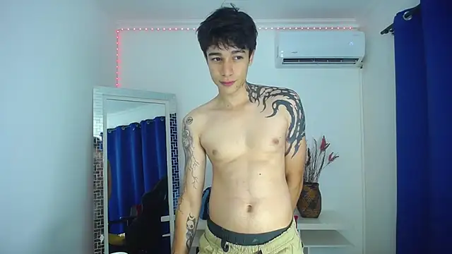 Snapshot of Zacktk7 chatting on 02-05-25, 11:39 Zacktk7 online show from 02-05-25, 11:39