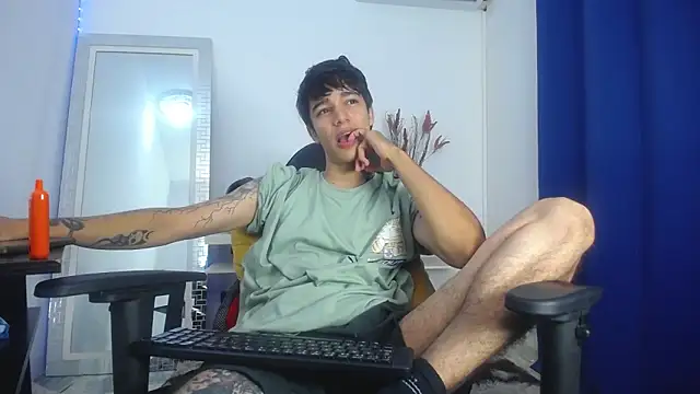 Snapshot of Zacktk7 chatting on 02-08-25, 12:17 Zacktk7 online show from 02-08-25, 12:17