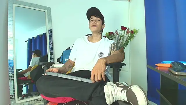 Snapshot of Zacktk7 chatting on 02-11-25, 08:10 Zacktk7 online show from 02-11-25, 08:10