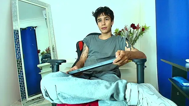 Snapshot of Zacktk7 chatting on 02-12-25, 08:18 Zacktk7 online show from 02-12-25, 08:18