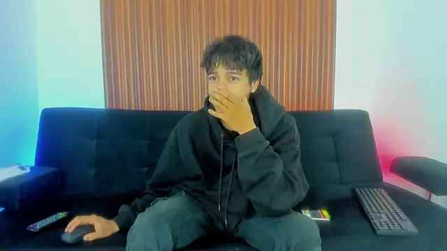 Snapshot of Zacktk7 chatting on 02-17-25, 09:08 Zacktk7 online show from 02-17-25, 09:08