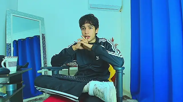 Snapshot of Zacktk7 chatting on 02-19-25, 11:36 Zacktk7 online show from 02-19-25, 11:36