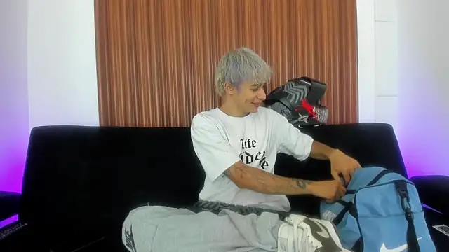 Snapshot of Zacktk7 chatting on 02-20-25, 08:14 Zacktk7 online show from 02-20-25, 08:14