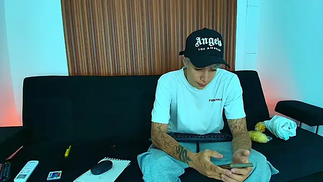 Snapshot of Zacktk7 chatting on 02-25-25, 07:58 Zacktk7 online show from 02-25-25, 07:58