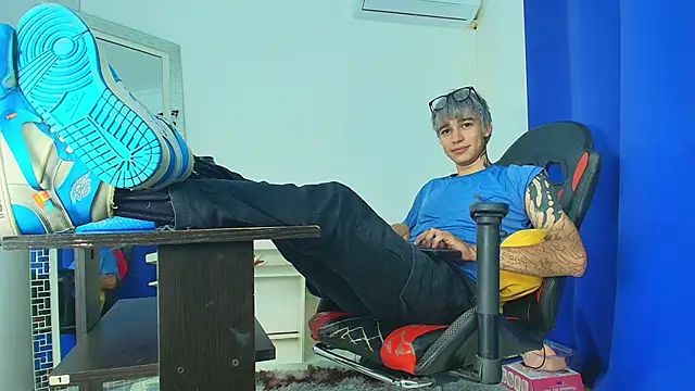 Snapshot of Zacktk7 chatting on 03-06-25, 09:09 Zacktk7 online show from 03-06-25, 09:09