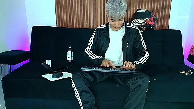 Snapshot of Zacktk7 chatting on 03-07-25, 11:05 Zacktk7 online show from 03-07-25, 11:05