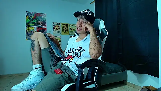 Snapshot of Zacktk7 chatting on 03-14-25, 04:43 Zacktk7 online show from 03-14-25, 04:43